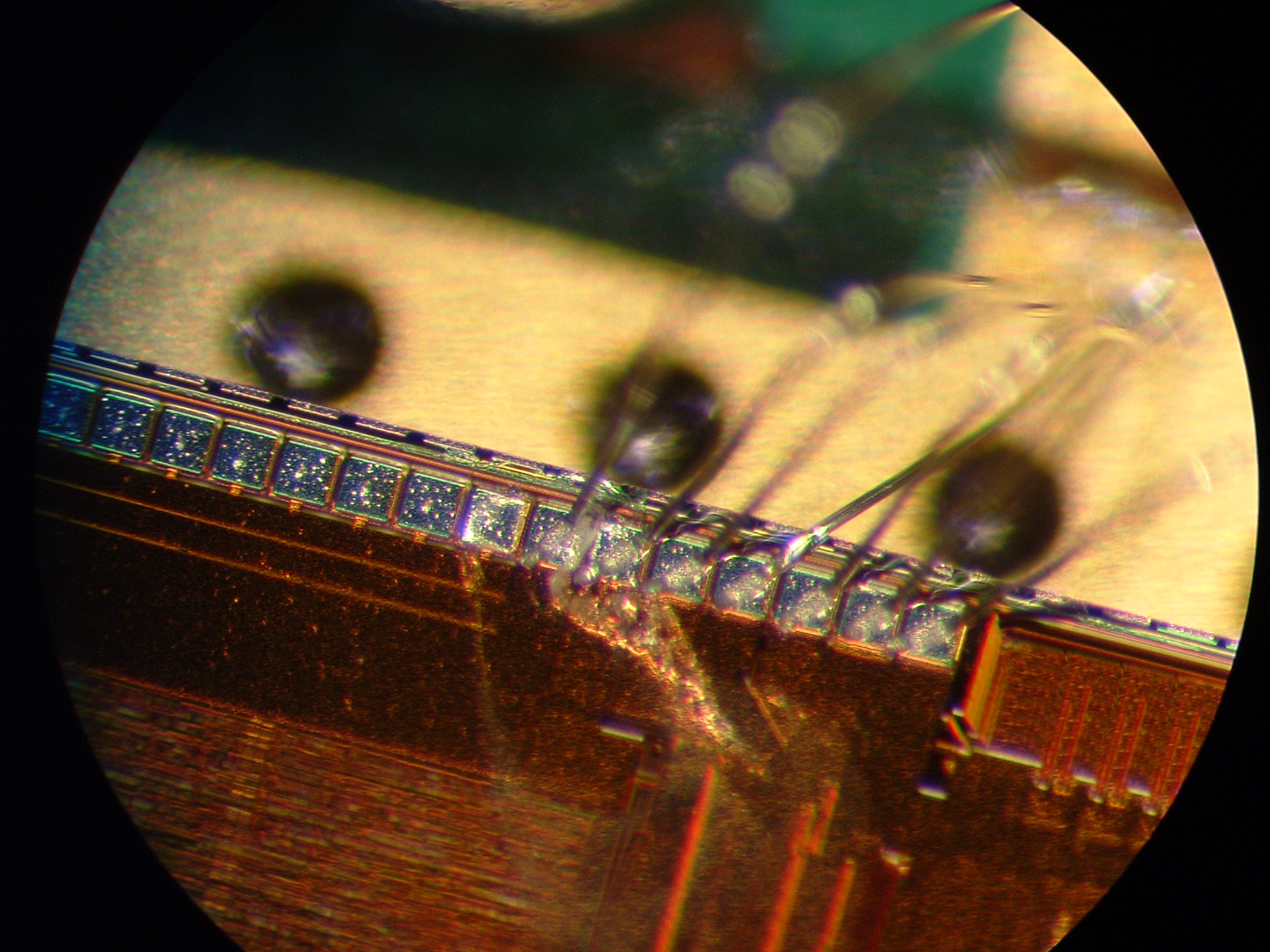 Damage to chip surface (Chip R4)