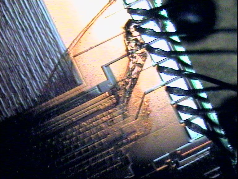Picture caption: Wide view of surface of chip 4, r-side